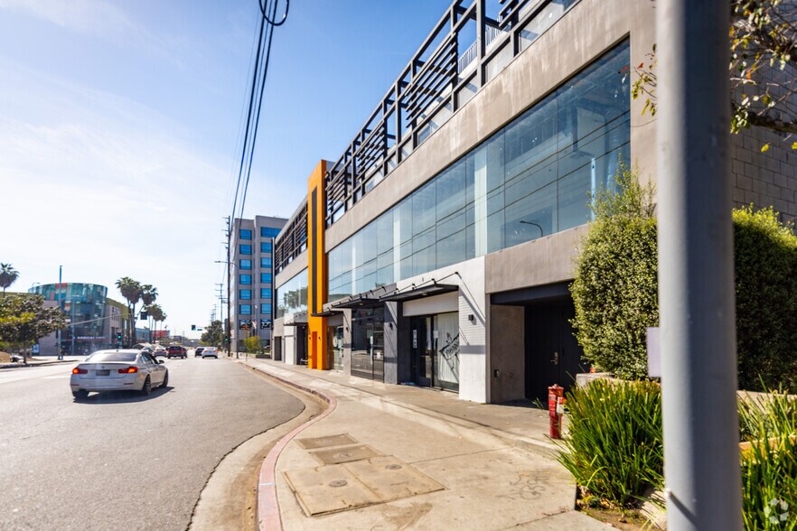 11301 W Olympic Blvd, Los Angeles, CA à louer - Photo de l’immeuble – Image 3 sur 10