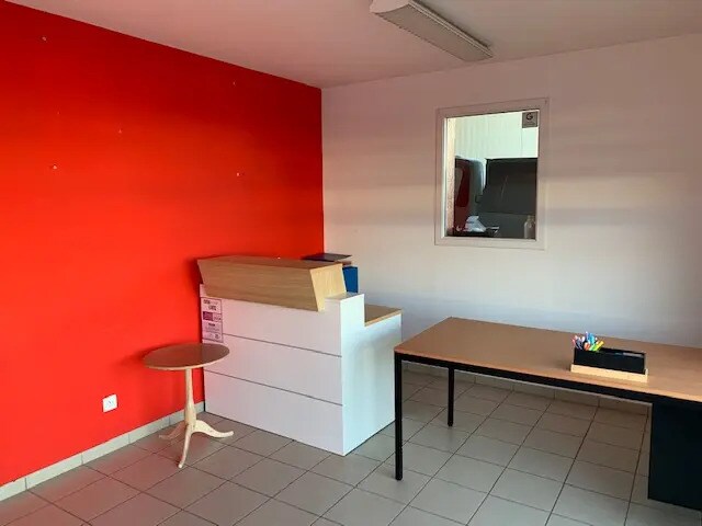 Local d’activités dans Ploërmel à louer - Photo de l’immeuble – Image 2 sur 5