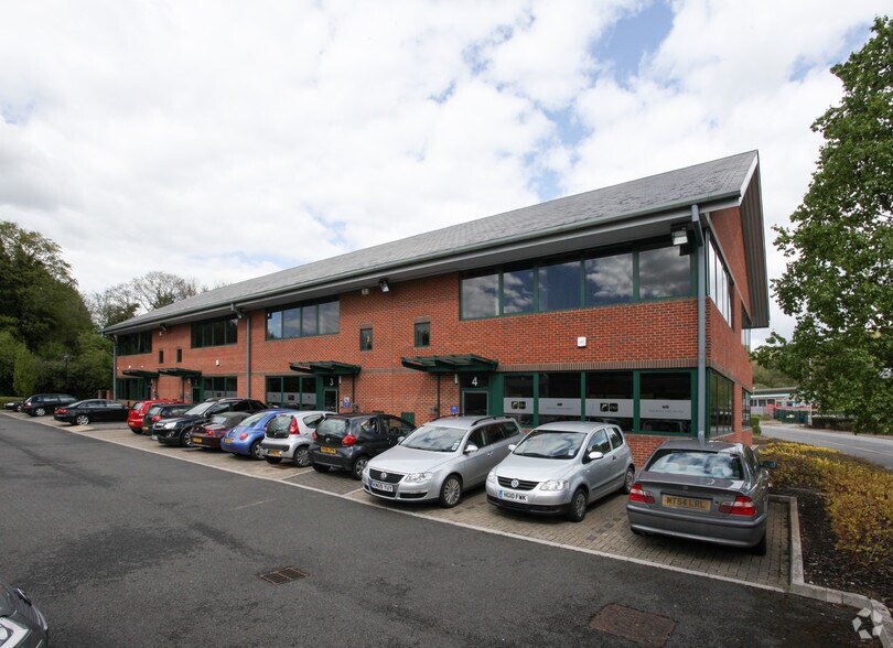 Blenheim Rd, Marlborough à louer - Photo de l’immeuble – Image 3 sur 3