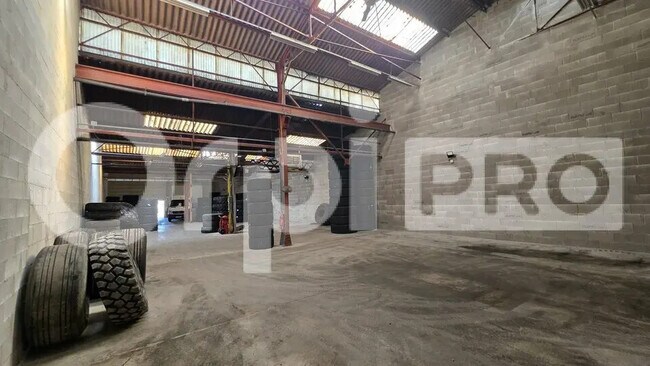 Plus de détails pour Industriel/Logistique à louer