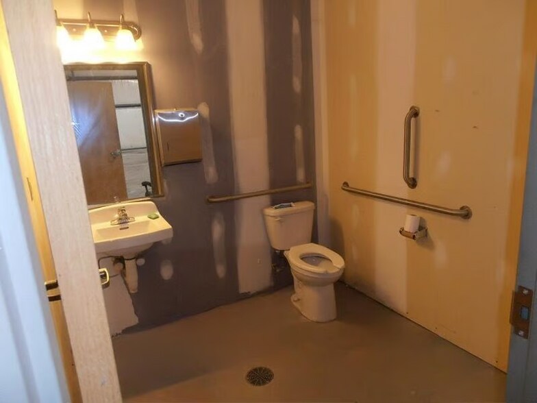 9930 Express Dr, Highland, IN à louer - Photo intérieure – Image 3 sur 6