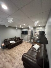 263 N York Rd, Elmhurst, IL à louer Photo intérieure– Image 2 sur 7