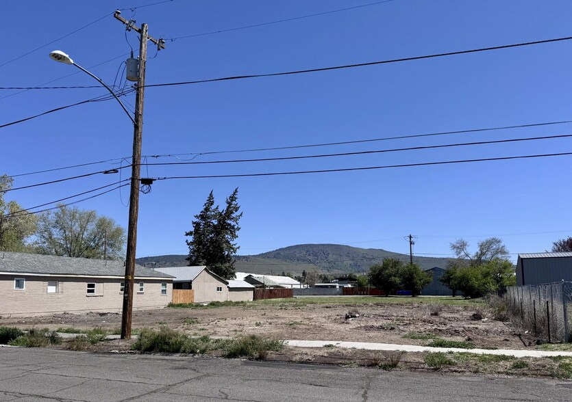 337 Commercial St, Klamath Falls, OR à vendre - Photo de l’immeuble – Image 3 sur 3