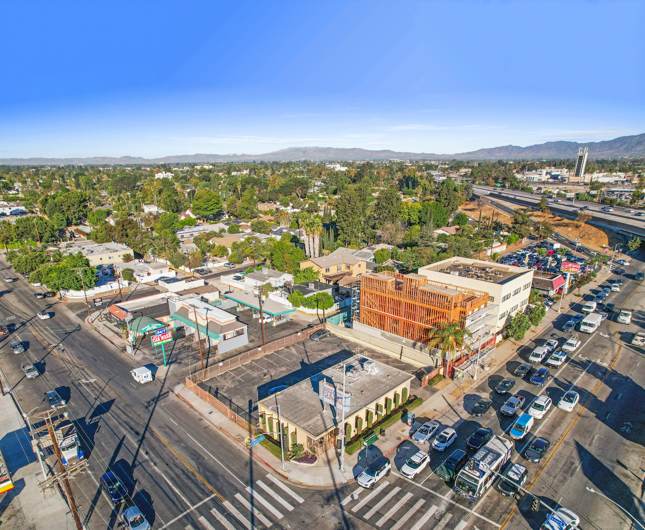 6001 Laurel Canyon Blvd, North Hollywood, CA à louer Photo de l’immeuble– Image 1 sur 14