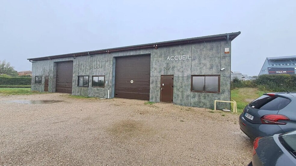 Local d’activités dans Château-Gaillard à louer - Photo de l’immeuble – Image 1 sur 7
