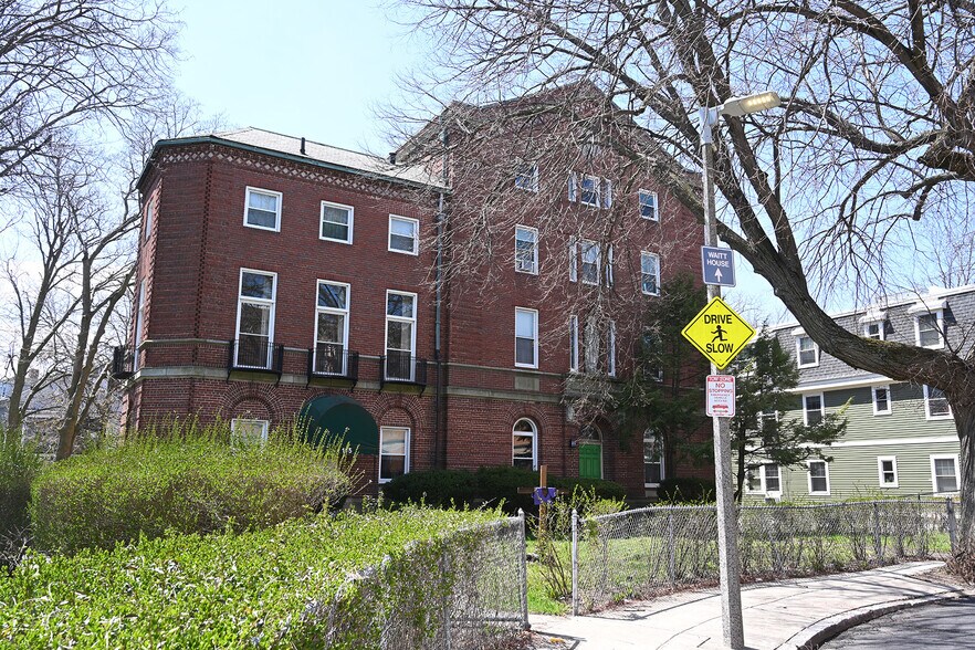 115 Mount Pleasant Ave, Boston, MA à louer - Photo de l’immeuble – Image 2 sur 4