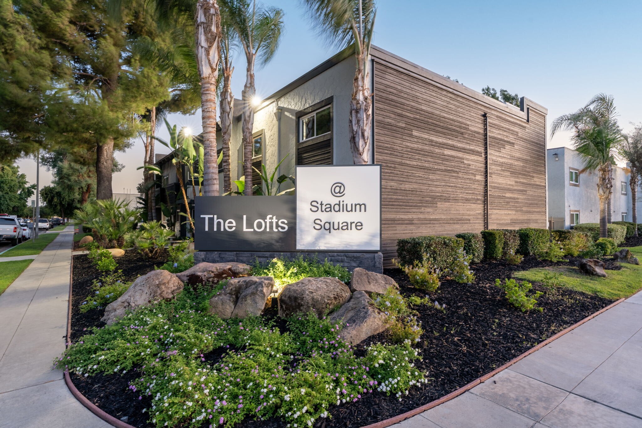 1577 E Bulldog Ln, Fresno, CA à vendre Photo principale– Image 1 sur 21