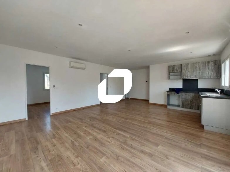 Bureau dans Lunel-Viel à louer - Photo intérieure – Image 1 sur 8