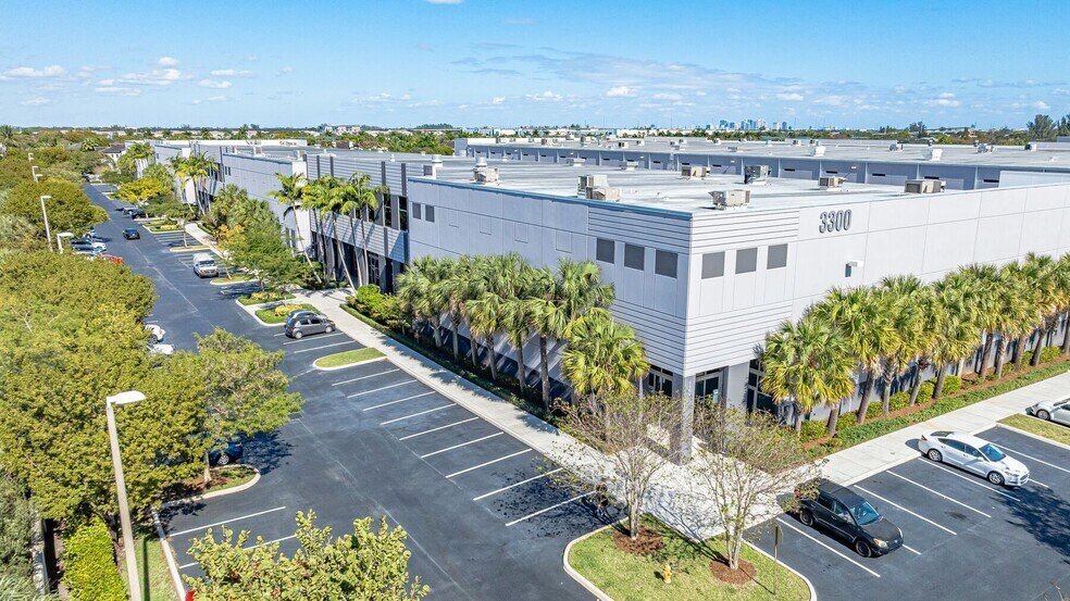 3300 SW 64th Ave, Davie, FL à louer - Photo de l’immeuble – Image 1 sur 13