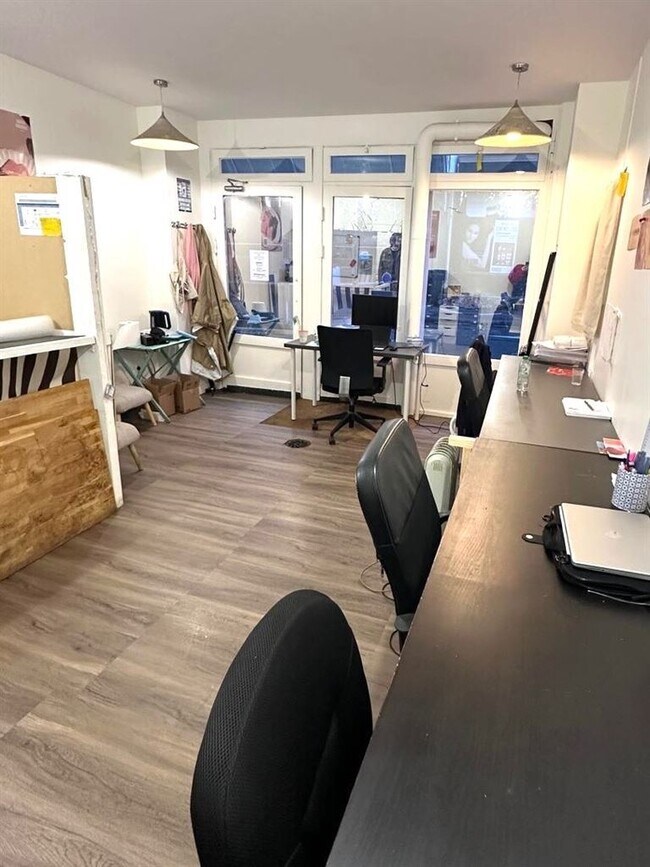 Plus de détails pour Local commercial à louer
