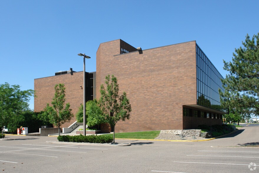 7101 York Ave S, Edina, MN à louer - Photo de l’immeuble – Image 2 sur 8