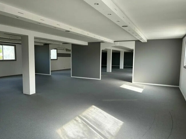 Plus de détails pour Local d’activités à vendre