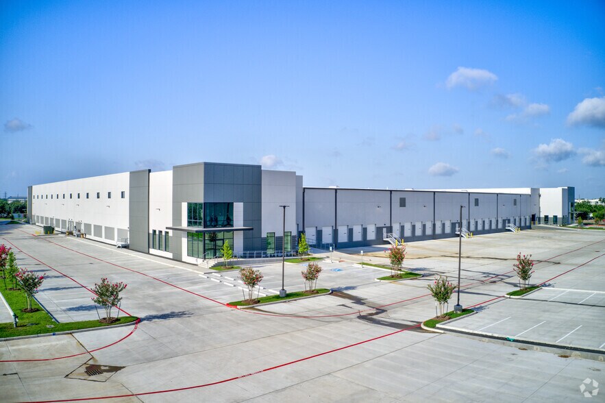 12520 W Airport Blvd, Sugar Land, TX à louer - Photo de l’immeuble – Image 3 sur 7