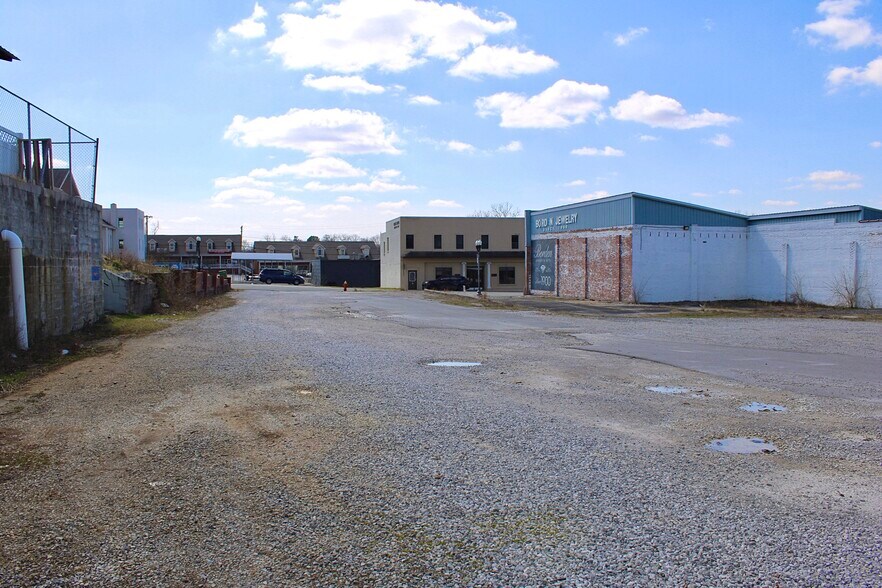 136 E Broad St, Cookeville, TN à vendre - Photo de l’immeuble – Image 2 sur 9