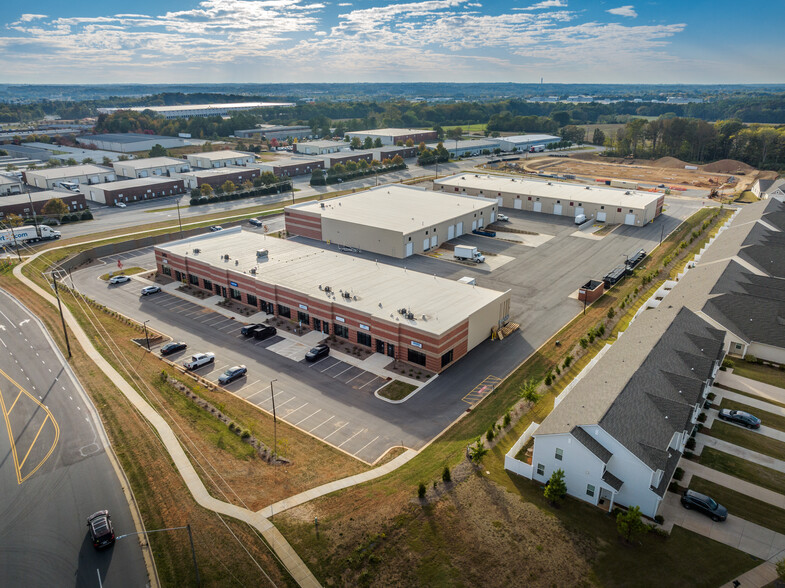 540 Pitts School Rd, Concord, NC à louer - Photo de l’immeuble – Image 3 sur 6