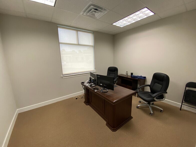 633 E Fernhurst Dr, Katy, TX à louer - Photo intérieure – Image 2 sur 13