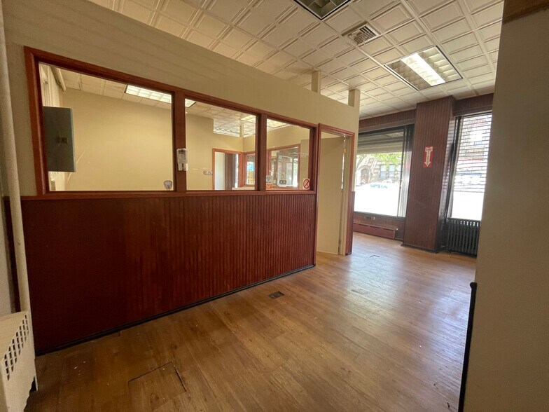 47-16 44th St, Woodside, NY à louer - Photo intérieure – Image 3 sur 15