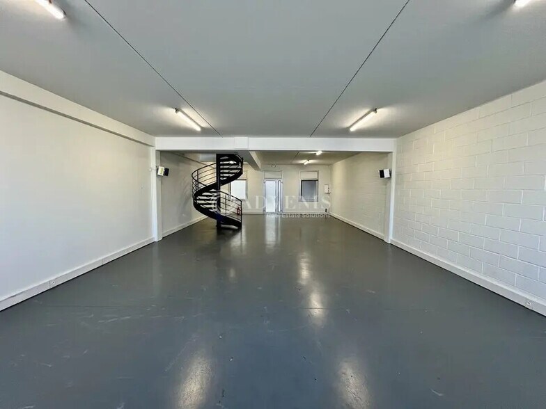 Local d’activités dans Herblay-sur-Seine à louer - Photo de l’immeuble – Image 2 sur 12