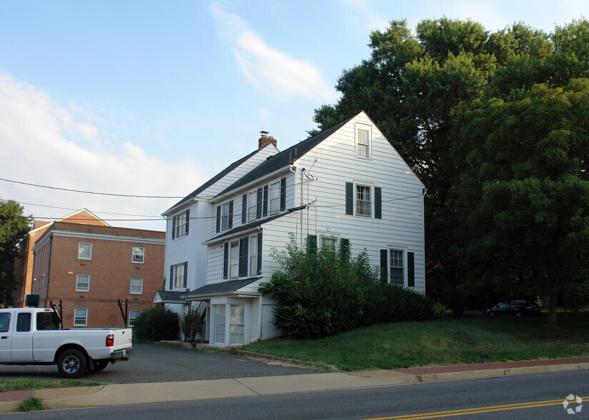 301 Park Ave, Falls Church, VA à louer - Photo principale – Image 1 sur 12