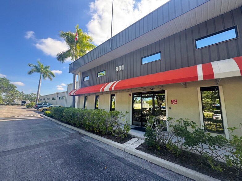 901 Industrial Blvd, Naples, FL à louer - Photo de l’immeuble – Image 2 sur 8