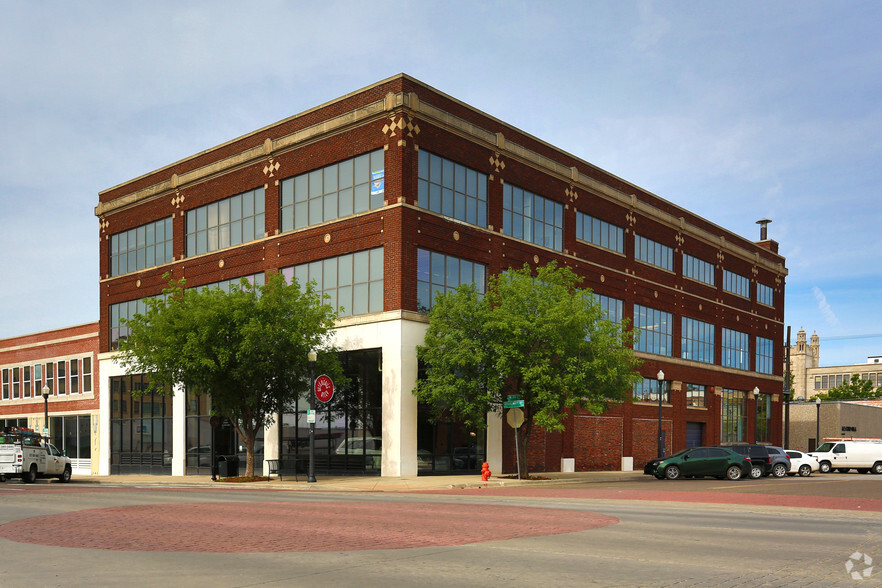 825 N Broadway Ave, Oklahoma City, OK à louer - Photo de l’immeuble – Image 1 sur 9