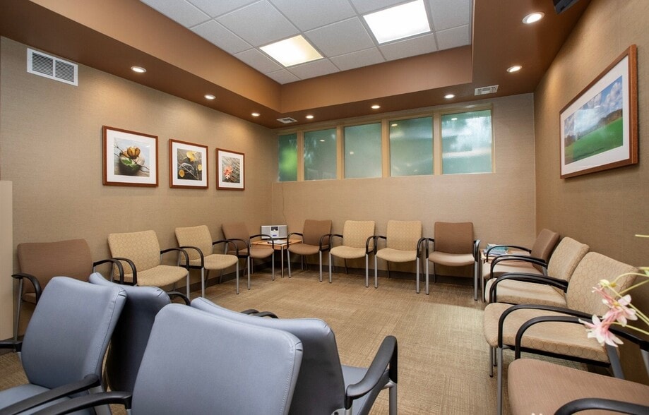 800 W State St, Doylestown, PA à louer - Photo de l’immeuble – Image 3 sur 14