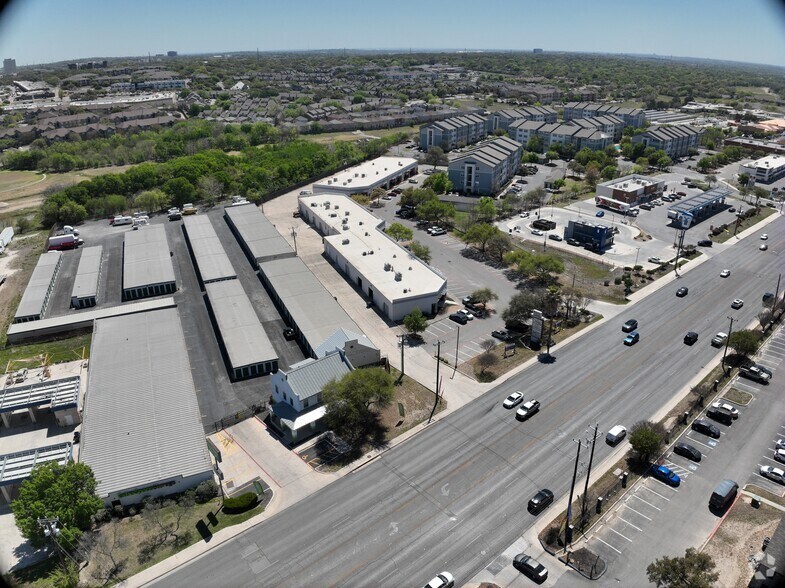 8666 Huebner Rd, San Antonio, TX à louer – Image 2 sur 17
