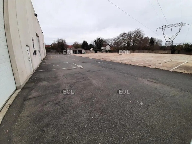 Local d’activités dans Vitry-sur-Seine à louer - Photo de l’immeuble – Image 2 sur 17