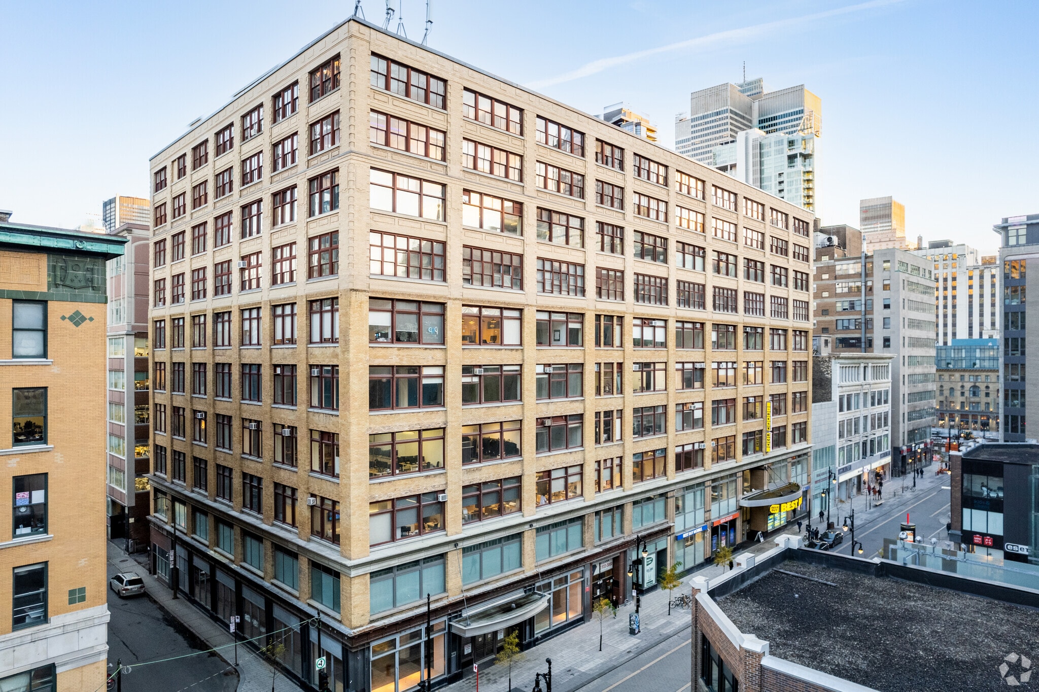 460 Rue Sainte-Catherine O, Montréal, QC à louer Photo principale– Image 1 sur 18