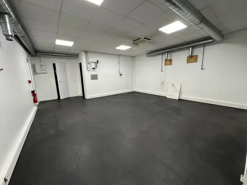 Local d’activités dans Montigny-lès-Cormeilles à louer Photo intérieure– Image 1 sur 10