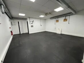 Local d’activités dans Montigny-lès-Cormeilles à louer Photo intérieure– Image 1 sur 10