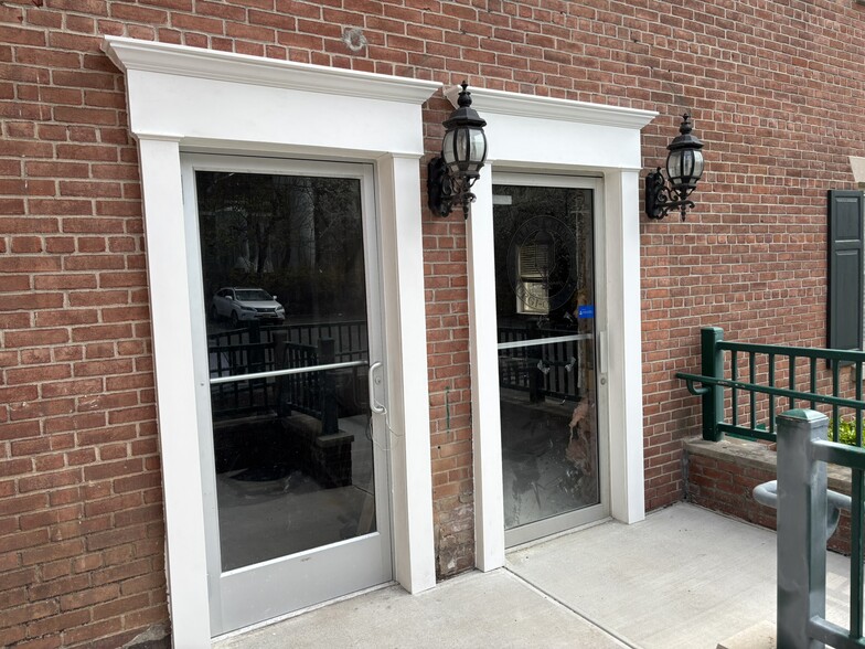 230 Sherman Ave, Glen Ridge, NJ à louer - Photo de l’immeuble – Image 3 sur 18