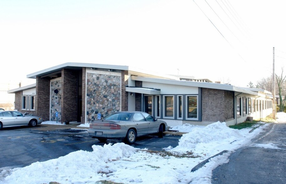 10000 Watson Rd, Crestwood, MO à louer - Photo de l’immeuble – Image 3 sur 11