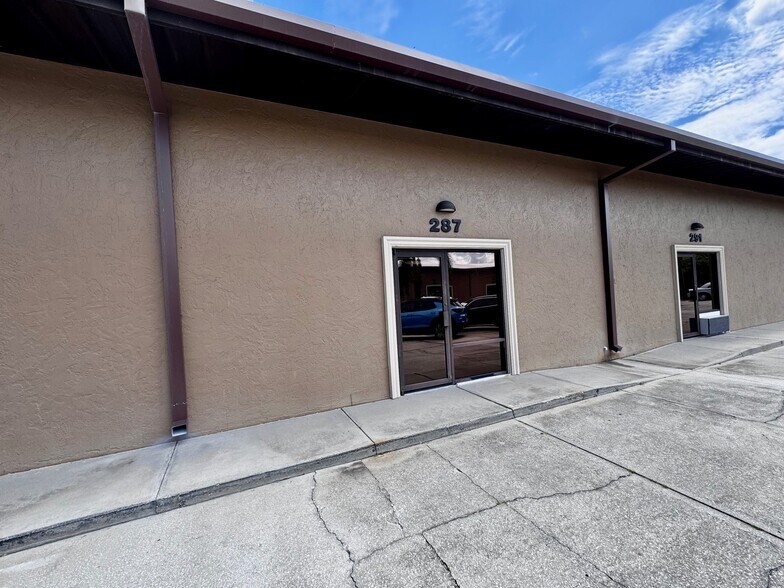 279-299 Interstate Ct, Sarasota, FL à louer - Photo de l’immeuble – Image 2 sur 5