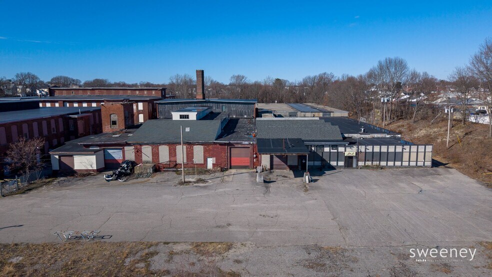 10 Dunnell Ln, Pawtucket, RI à vendre - Photo de l’immeuble – Image 2 sur 13