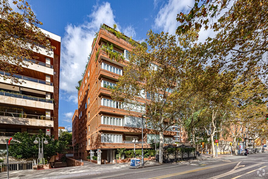 Bureaux/Médical dans Barcelone, Barcelona à louer - Photo de l’immeuble – Image 2 sur 2