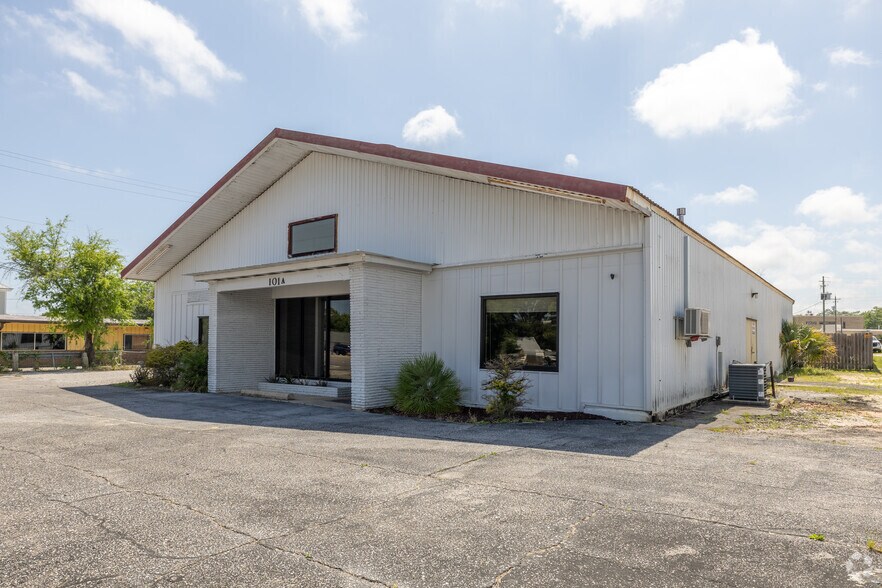101 S John Sims Pky, Valparaiso, FL à louer - Photo de l’immeuble – Image 1 sur 4