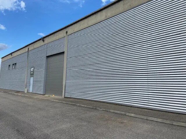 Plus de détails pour Local d'activités à louer