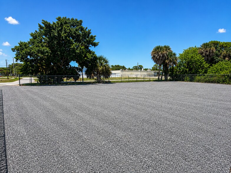3077 SE Dixie Hwy, Stuart, FL à louer - Photo de l’immeuble – Image 2 sur 2