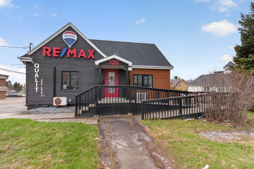 120 Champlain Rue, Dieppe, NB à vendre - Photo de l’immeuble – Image 2 sur 12