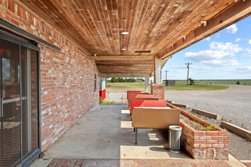 28198 County Street 2530, Fort Cobb, OK à vendre - Photo de l’immeuble – Image 3 sur 36