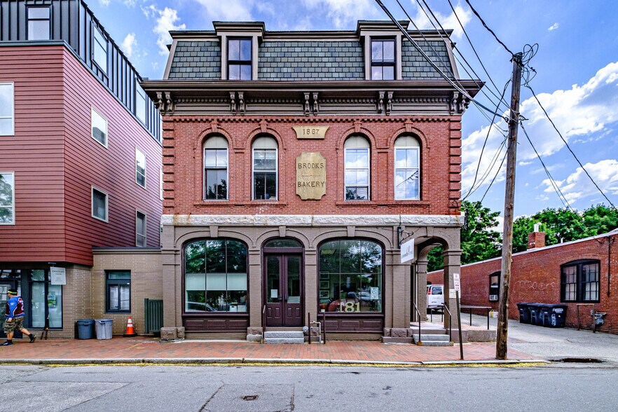 181 Brackett St, Portland, ME à vendre - Photo principale – Image 1 sur 22