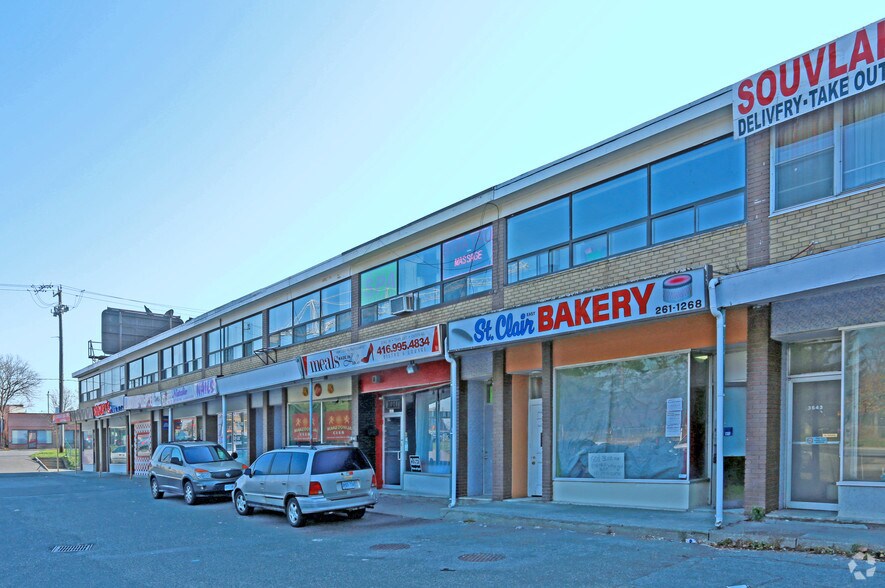 3541-3555 St Clair Ave E, Toronto, ON à vendre - Photo de l’immeuble – Image 2 sur 2