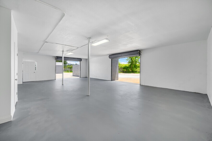 12950 58th St N, Clearwater, FL à louer - Photo de l’immeuble – Image 3 sur 8
