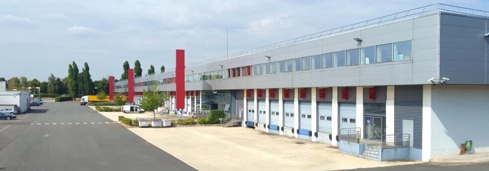 8-10 Avenue D'Oceanie, Les Ulis à louer - Photo de l’immeuble – Image 1 sur 9