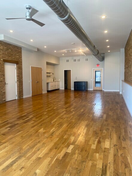 4536 N Ravenswood Ave, Chicago, IL à louer - Photo de l’immeuble – Image 2 sur 9