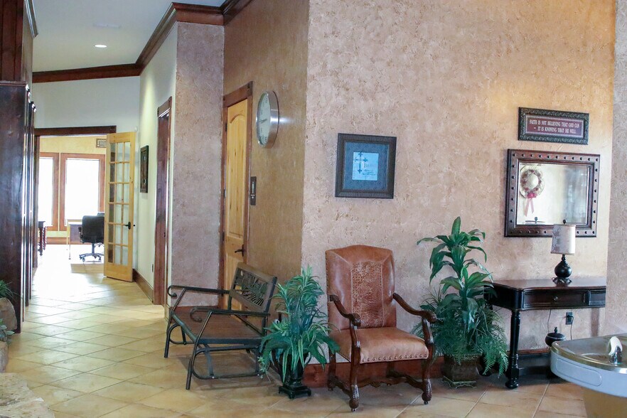 404 Wynn Dr, Jacksonville, TX à vendre - Photo de l’immeuble – Image 2 sur 61
