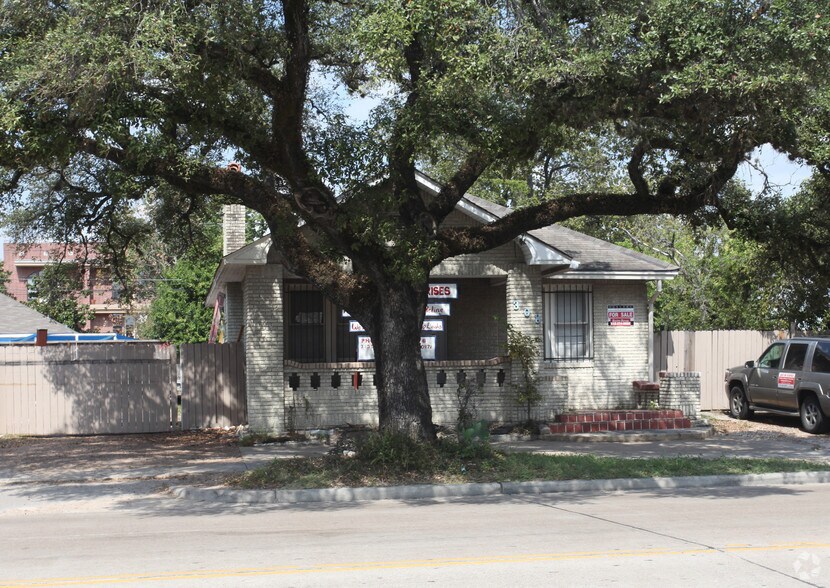 302-318 Gray St, Houston, TX à louer - Photo de l’immeuble – Image 2 sur 2