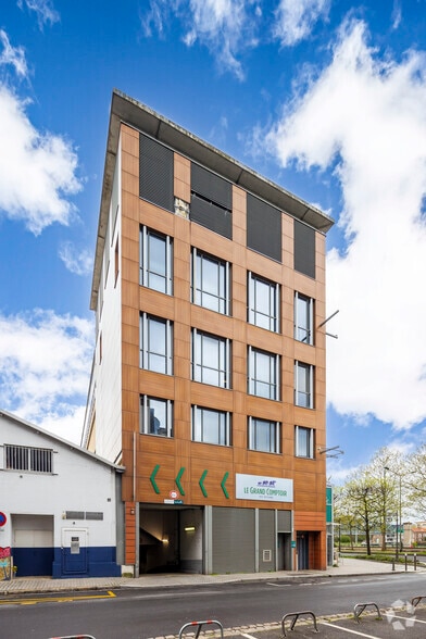 28-30 Quai Gallieni, Suresnes à louer - Photo de l’immeuble – Image 3 sur 3