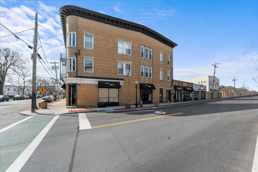 238-240 Deer Park Ave, Babylon, NY à vendre - Photo de l’immeuble – Image 3 sur 28
